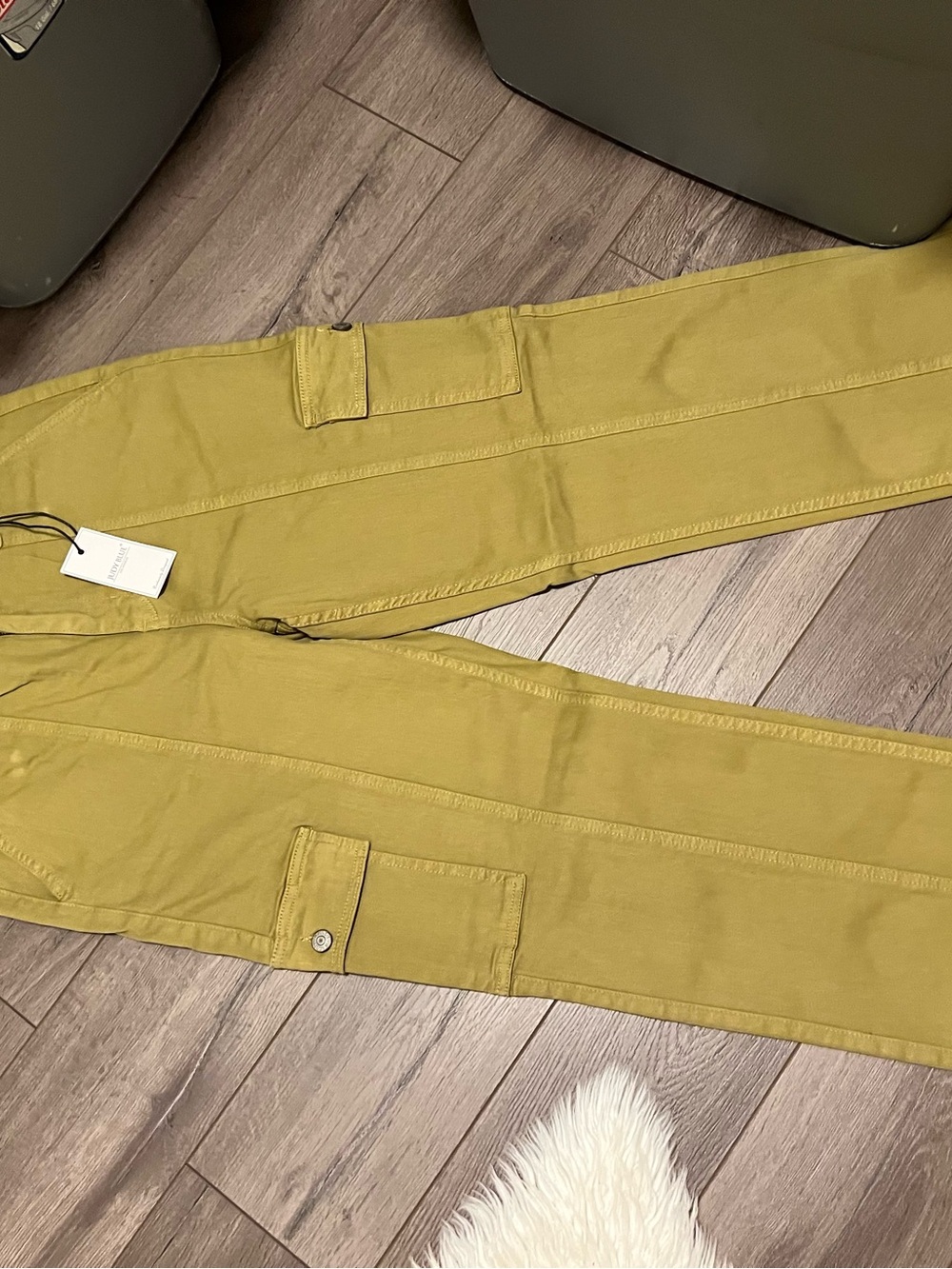 Judy Blue Olive Cargo Pants with Button-Flap Pockets - Picture 4 of 4
